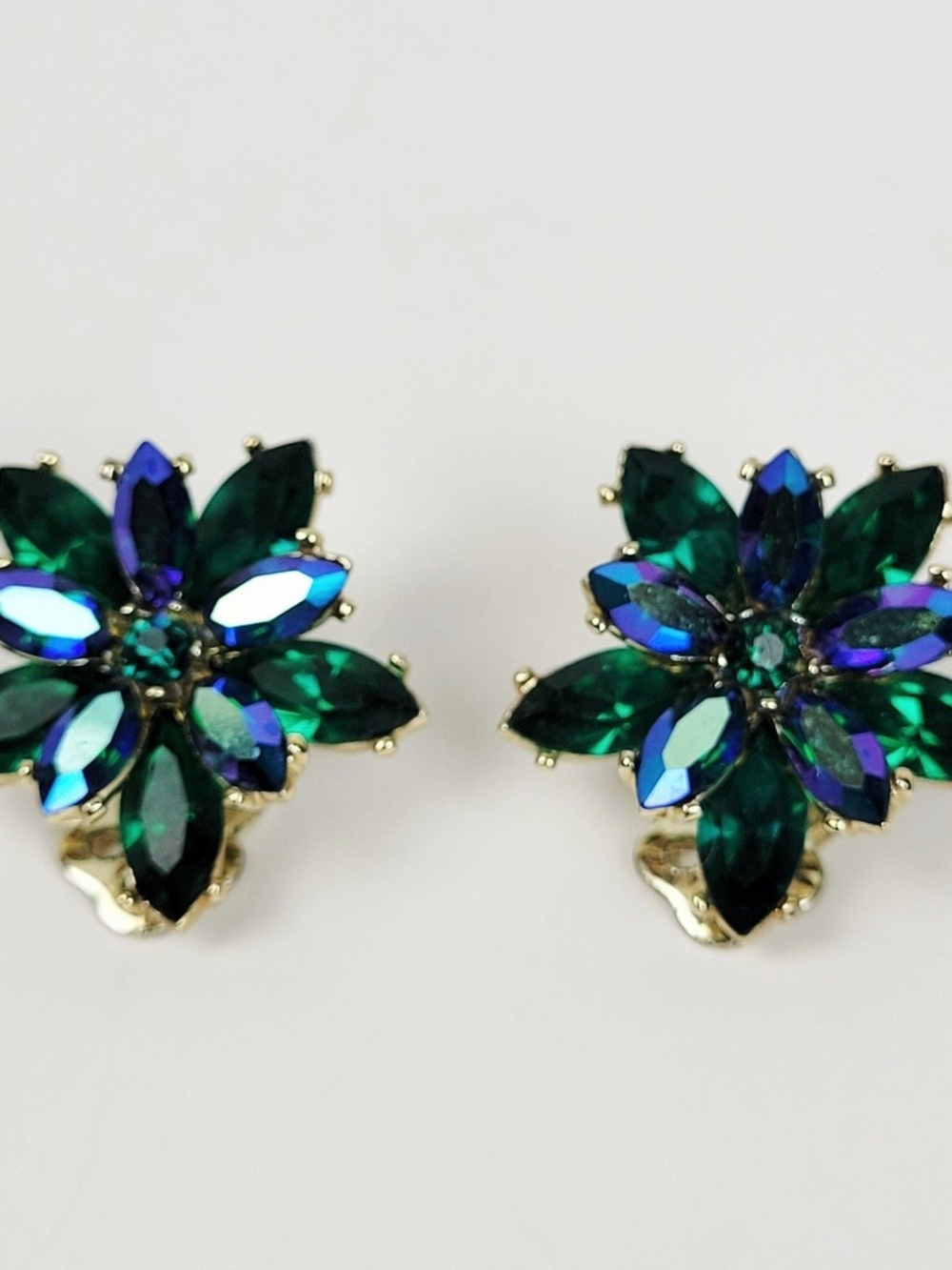 Vtg 50s 60s~Kramer Clip On Earrings~Aurora Borealis~Iridescent Rhinestones